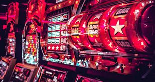 Layar permainan slot Aviator dan Sweet Bonanza di aplikasi mobile iteam4d